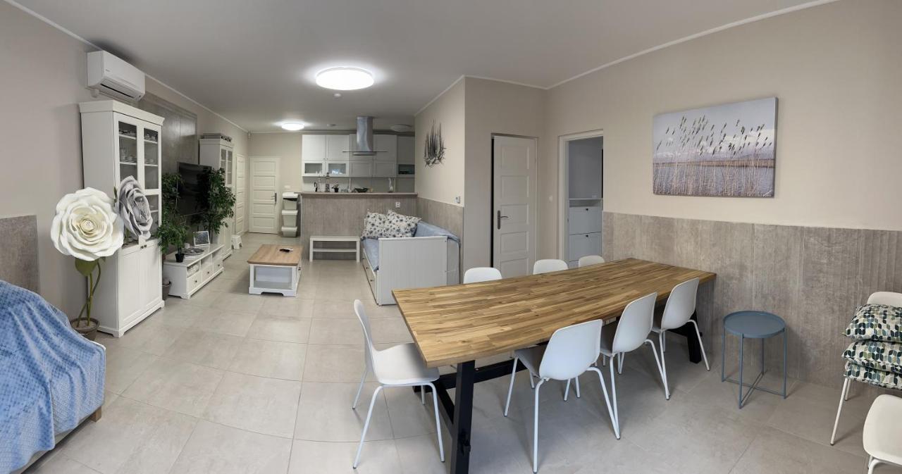 Topart Apartman I Балатонфенивес Екстериор снимка