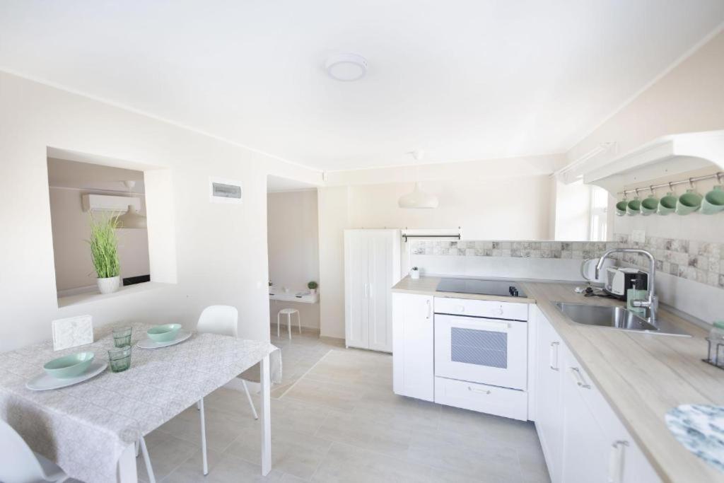 Topart Apartman I Балатонфенивес Екстериор снимка