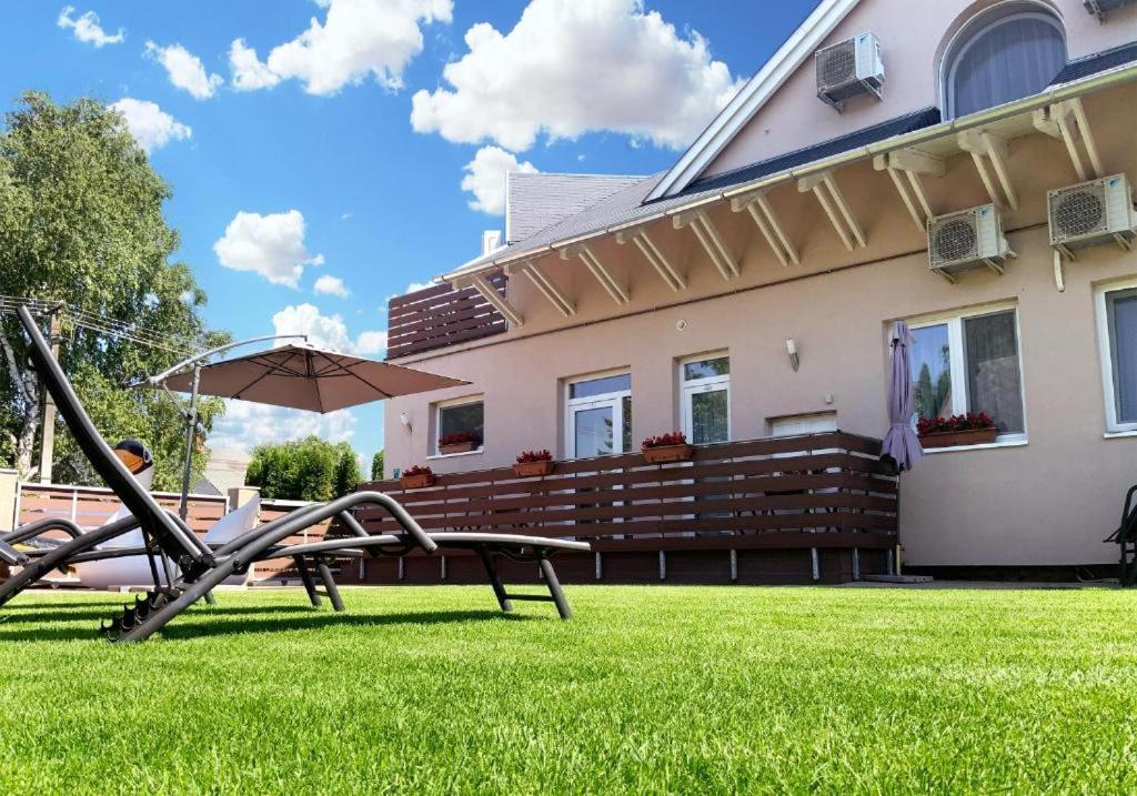 Topart Apartman I Балатонфенивес Екстериор снимка
