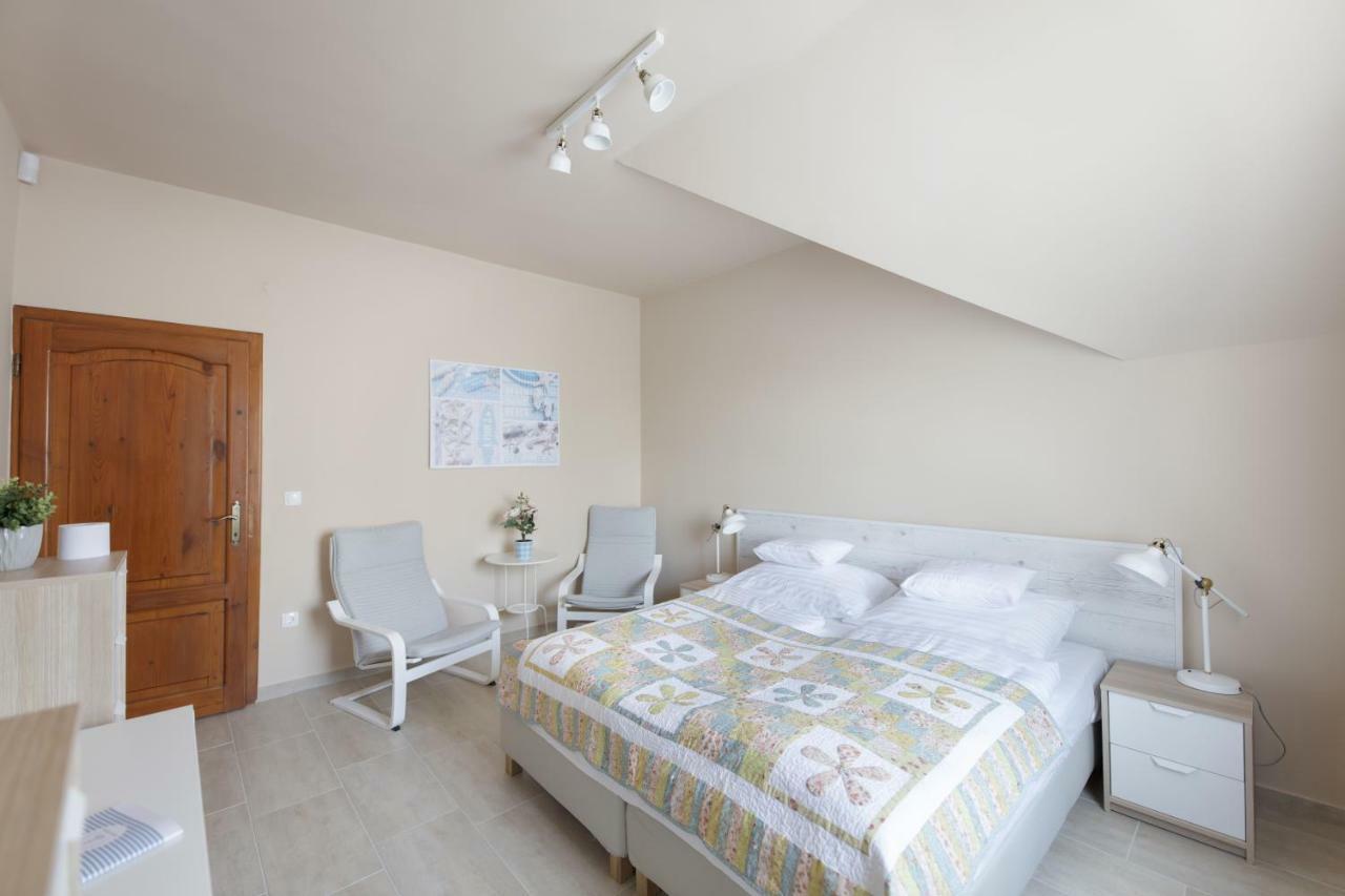Topart Apartman I Балатонфенивес Екстериор снимка